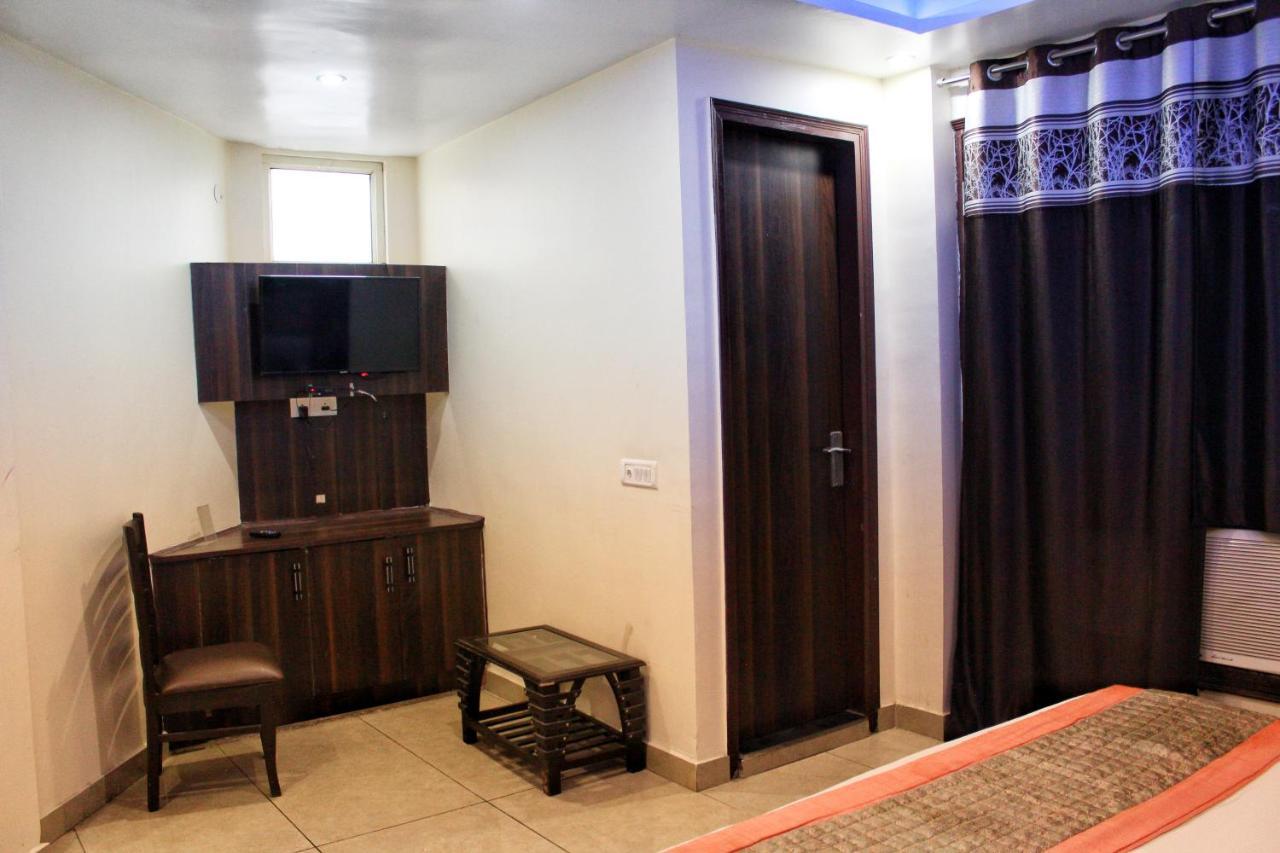 Airport Hotel Classic Park Neu-Delhi Exterior foto